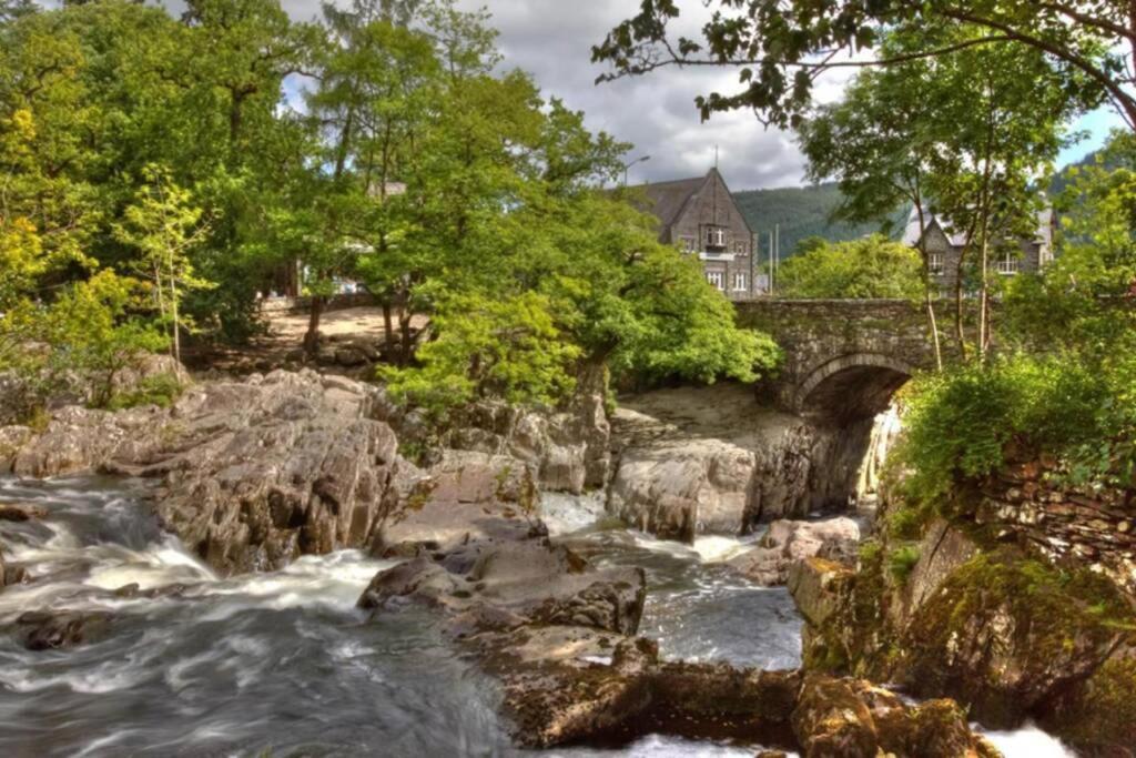 Semi Detached Cottage Snowdonia With Hot Tub Tal-y-Cafn 外观 照片