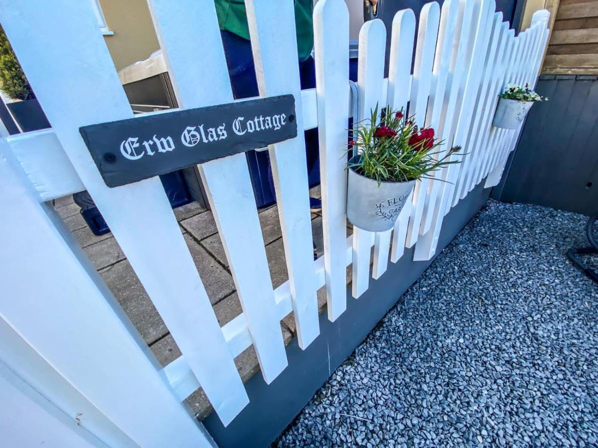 Semi Detached Cottage Snowdonia With Hot Tub Tal-y-Cafn 外观 照片